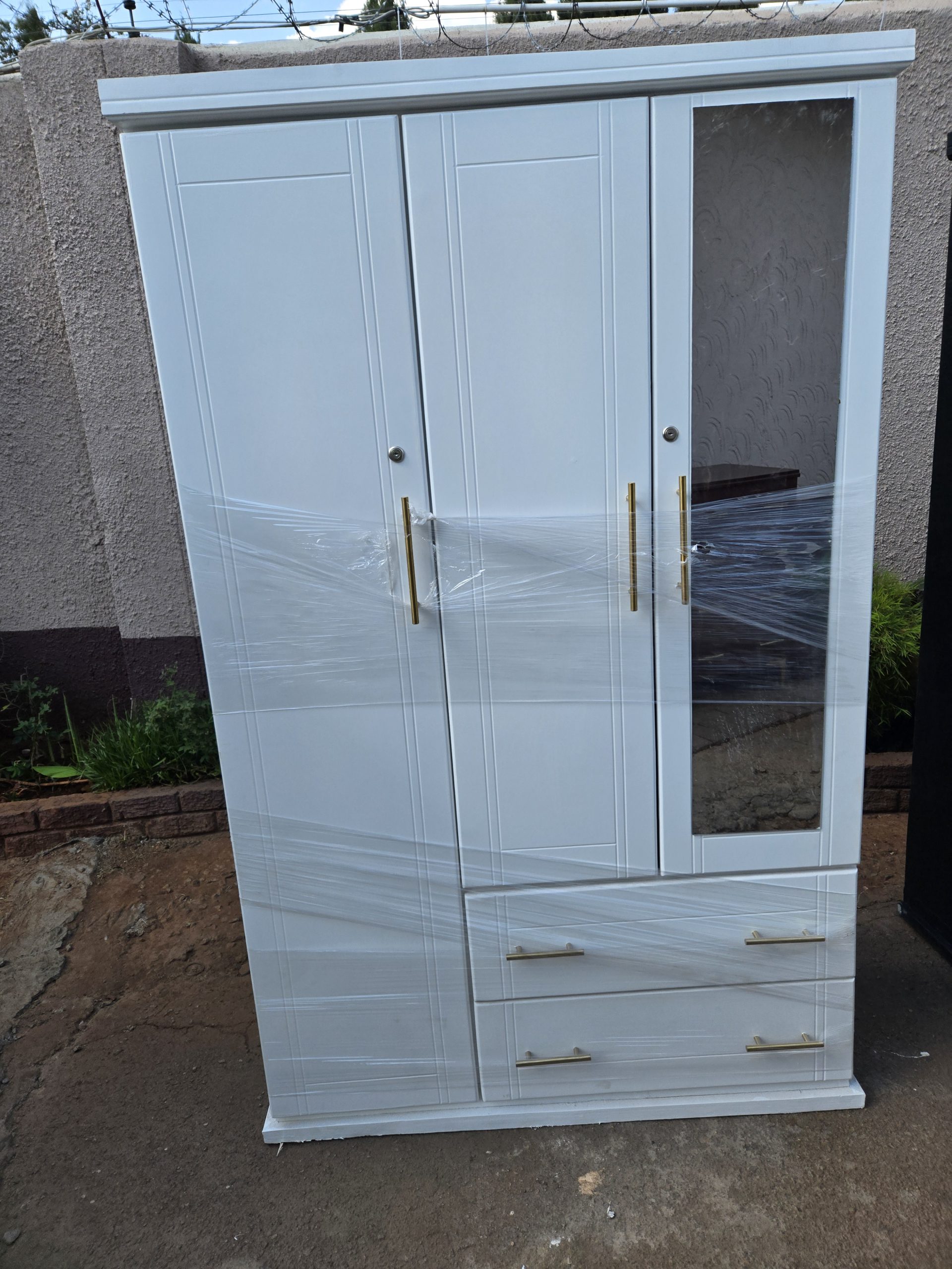 3 Door Wardrobe superwood - Image 3